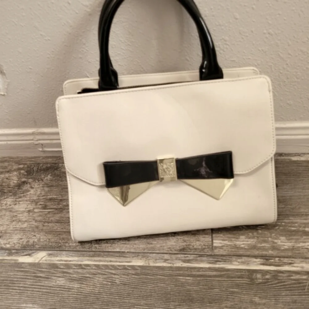 ANNE KLEIN‎ Luxury Handbag white with black and gold accents